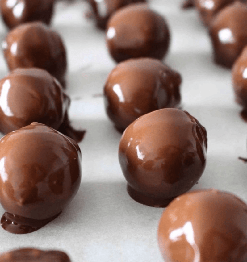 Chocolate Coated Australian Macadamias - Nuts About Life